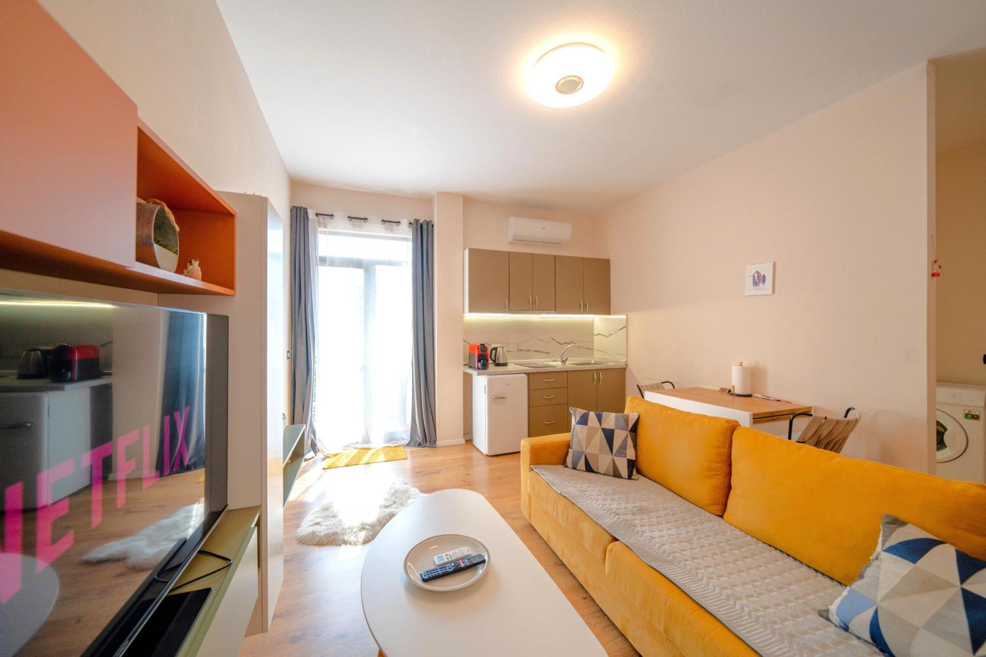 Colorful Comfy Condo Central Тирана Экстерьер фото