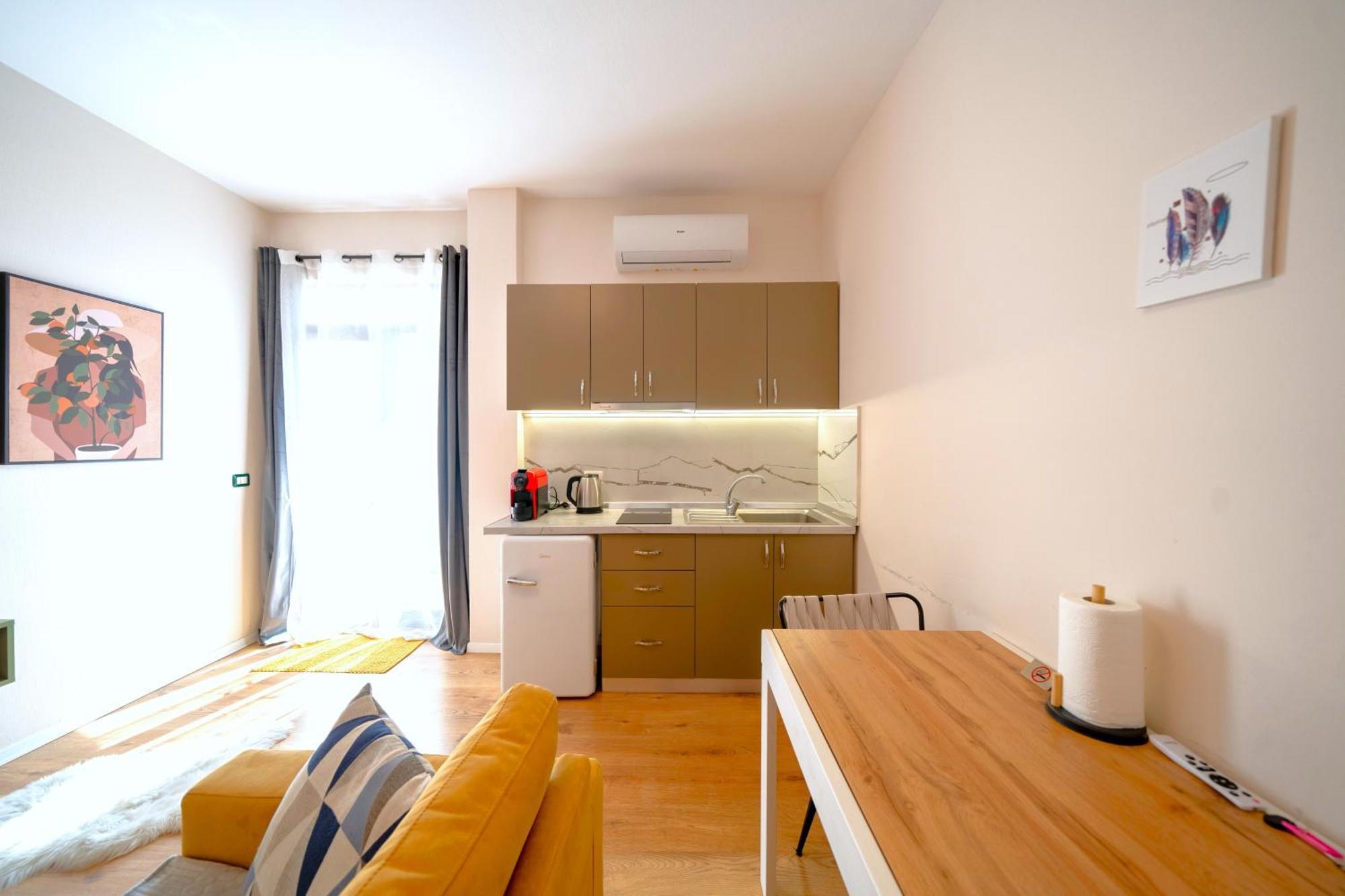 Colorful Comfy Condo Central Тирана Экстерьер фото